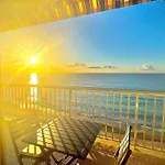 Seaviews By Jenni Menton, La Suite, Superbe Front De Mer, Emplacement Avec Terrasse Et Parking! 아파트