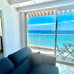 Apartment Seaviews By Jenni Menton, La Suite, Superbe Front De Mer, Emplacement Avec Terrasse Et Parking!