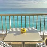 Seaviews By Jenni Menton, La Suite, Superbe Front De Mer, Emplacement Avec Terrasse Et Parking!
