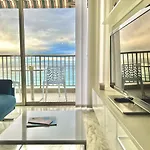 Seaviews By Jenni Menton, La Suite, Superbe Front De Mer, Emplacement Avec Terrasse Et Parking! Apartment Menton