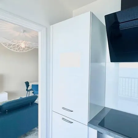 Appartamento Seaviews By Jenni Menton, La Suite, Superbe Front De Mer, Emplacement Avec Terrasse Et Parking!