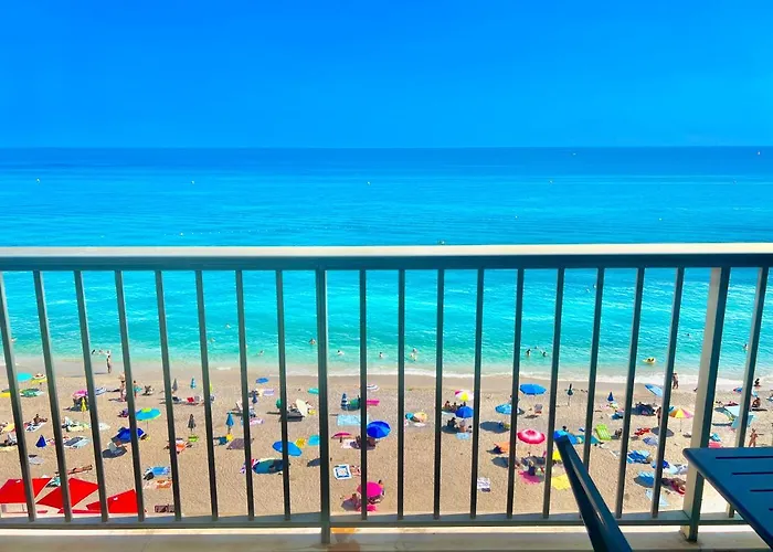 Seaviews By Jenni Menton, La Suite, Superbe Front De Mer, Emplacement Avec Terrasse Et Parking! Μεντόν