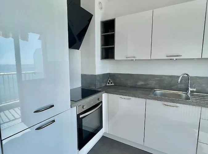 Διαμέρισμα Seaviews By Jenni Menton, La Suite, Superbe Front De Mer, Emplacement Avec Terrasse Et Parking!