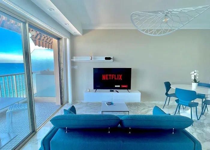 Seaviews By Jenni Menton, La Suite, Superbe Front De Mer, Emplacement Avec Terrasse Et Parking! *