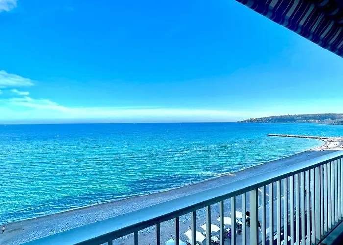 Seaviews By Jenni Menton, La Suite, Superbe Front De Mer, Emplacement Avec Terrasse Et Parking! Μεντόν