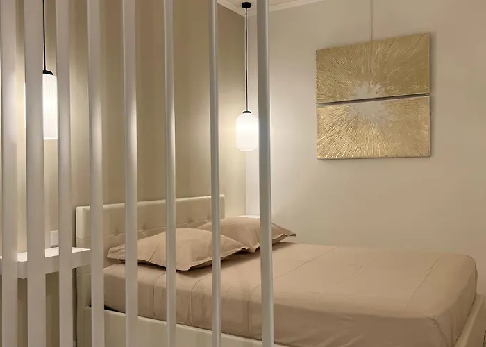 Seaviews By Jenni Menton, La Suite, Superbe Front De Mer, Emplacement Avec Terrasse Et Parking! Διαμέρισμα *