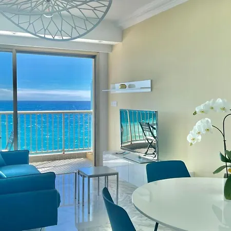 Seaviews By Jenni Menton, La Suite, Superbe Front De Mer, Emplacement Avec Terrasse Et Parking! * Μεντόν