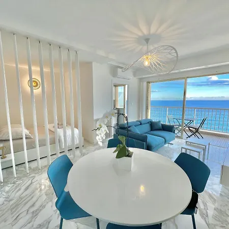 Appartement Seaviews By Jenni Menton, La Suite, Superbe Front De Mer, Emplacement Avec Terrasse Et Parking!