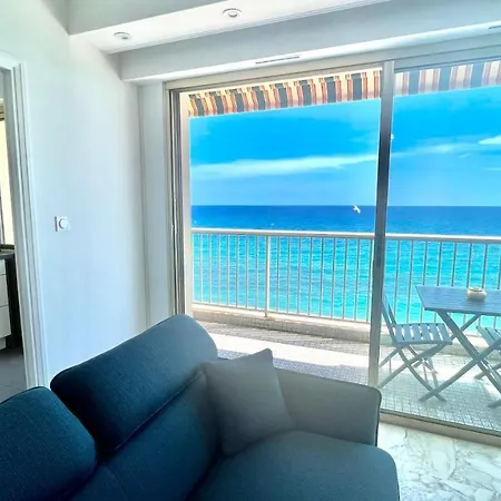 Appartement Seaviews By Jenni Menton, La Suite, Superbe Front De Mer, Emplacement Avec Terrasse Et Parking!