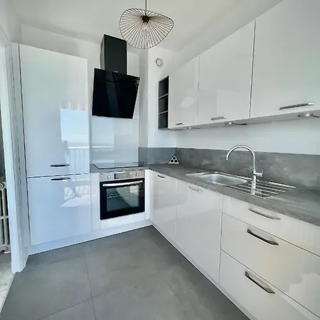 Apartman Seaviews By Jenni Menton, La Suite, Superbe Front De Mer, Emplacement Avec Terrasse Et Parking! *