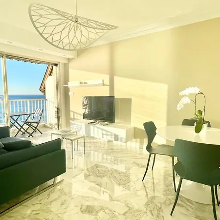 Seaviews By Jenni Menton, La Suite, Superbe Front De Mer, Emplacement Avec Terrasse Et Parking!