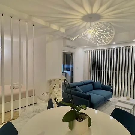 Seaviews By Jenni Menton, La Suite, Superbe Front De Mer, Emplacement Avec Terrasse Et Parking! Menton
