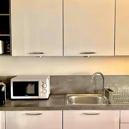 Seaviews By Jenni Menton, La Suite, Superbe Front De Mer, Emplacement Avec Terrasse Et Parking! Apartman Menton