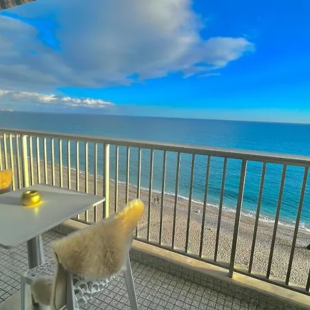 アパート Seaviews By Jenni Menton, La Suite, Superbe Front De Mer, Emplacement Avec Terrasse Et Parking!