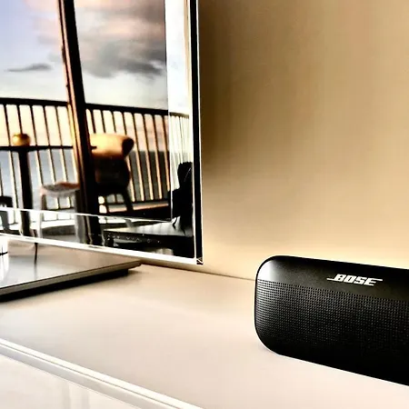 Seaviews By Jenni Menton, La Suite, Superbe Front De Mer, Emplacement Avec Terrasse Et Parking! Apartman *