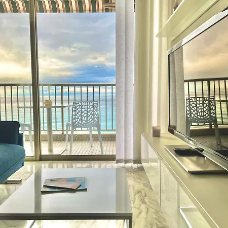 Seaviews By Jenni Menton, La Suite, Superbe Front De Mer, Emplacement Avec Terrasse Et Parking! アパート マントン