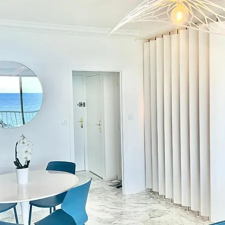 Seaviews By Jenni Menton, La Suite, Superbe Front De Mer, Emplacement Avec Terrasse Et Parking! Διαμέρισμα *