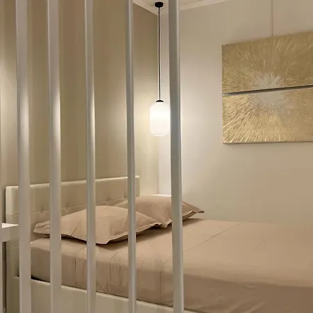 Seaviews By Jenni Menton, La Suite, Superbe Front De Mer, Emplacement Avec Terrasse Et Parking! Apartman *