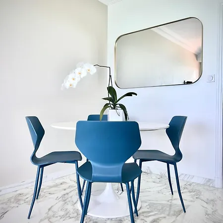 Apartman Seaviews By Jenni Menton, La Suite, Superbe Front De Mer, Emplacement Avec Terrasse Et Parking!