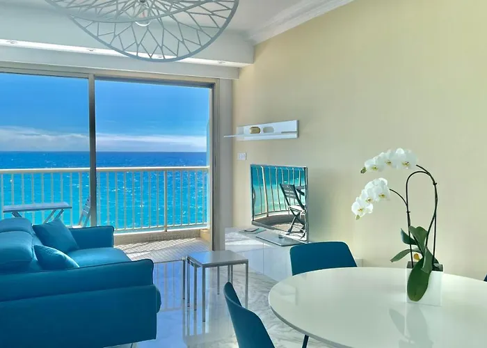 Seaviews By Jenni Menton, La Suite, Superbe Front De Mer, Emplacement Avec Terrasse Et Parking! * מנטון