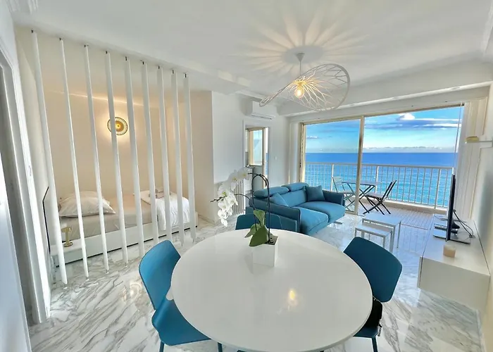 דירה Seaviews By Jenni Menton, La Suite, Superbe Front De Mer, Emplacement Avec Terrasse Et Parking!