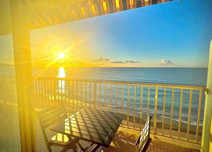 Seaviews By Jenni Menton, La Suite, Superbe Front De Mer, Emplacement Avec Terrasse Et Parking! アパート