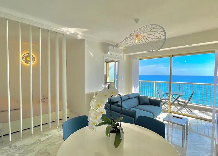 Seaviews By Jenni Menton, La Suite, Superbe Front De Mer, Emplacement Avec Terrasse Et Parking! *