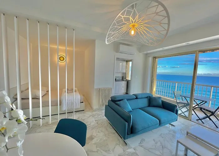 Seaviews By Jenni Menton, La Suite, Superbe Front De Mer, Emplacement Avec Terrasse Et Parking! *