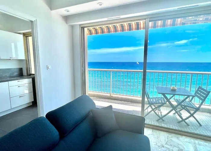 Appartement Seaviews By Jenni Menton, La Suite, Superbe Front De Mer, Emplacement Avec Terrasse Et Parking!