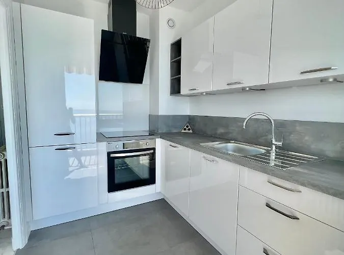 Appartement Seaviews By Jenni Menton, La Suite, Superbe Front De Mer, Emplacement Avec Terrasse Et Parking! *