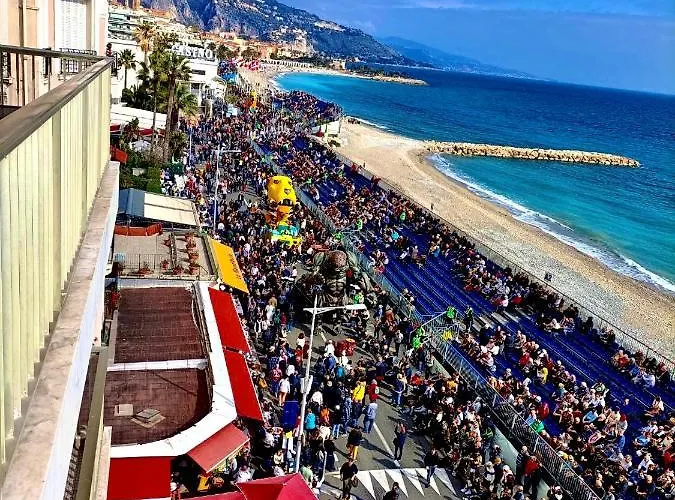 Seaviews By Jenni Menton, La Suite, Superbe Front De Mer, Emplacement Avec Terrasse Et Parking! מנטון