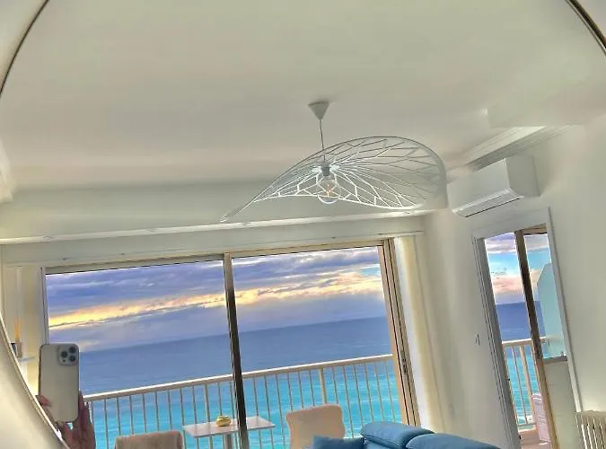 דירה Seaviews By Jenni Menton, La Suite, Superbe Front De Mer, Emplacement Avec Terrasse Et Parking! מנטון