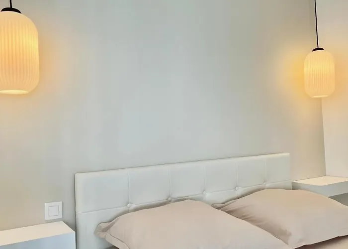 Seaviews By Jenni Menton, La Suite, Superbe Front De Mer, Emplacement Avec Terrasse Et Parking! Apartamento *