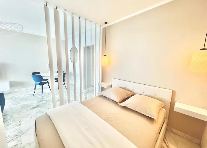 Seaviews By Jenni Menton, La Suite, Superbe Front De Mer, Emplacement Avec Terrasse Et Parking! *