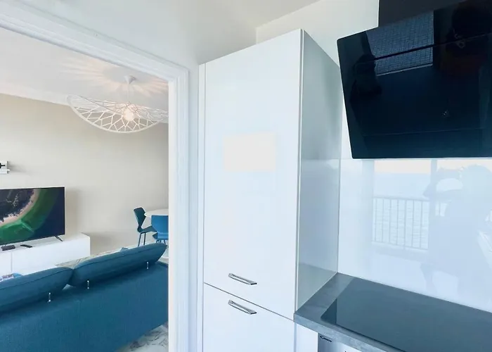 アパート Seaviews By Jenni Menton, La Suite, Superbe Front De Mer, Emplacement Avec Terrasse Et Parking!